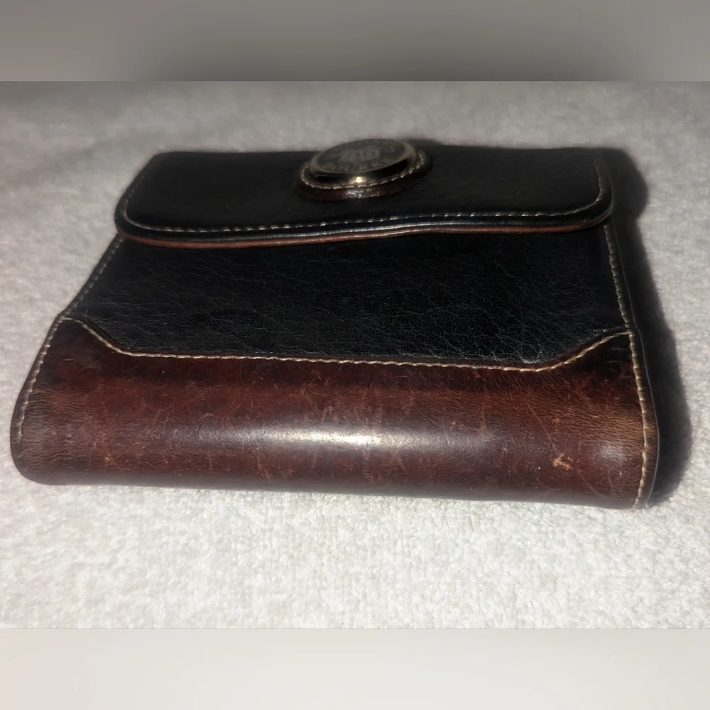 Vintage Dooney and Bourke billfold kisslock wallet